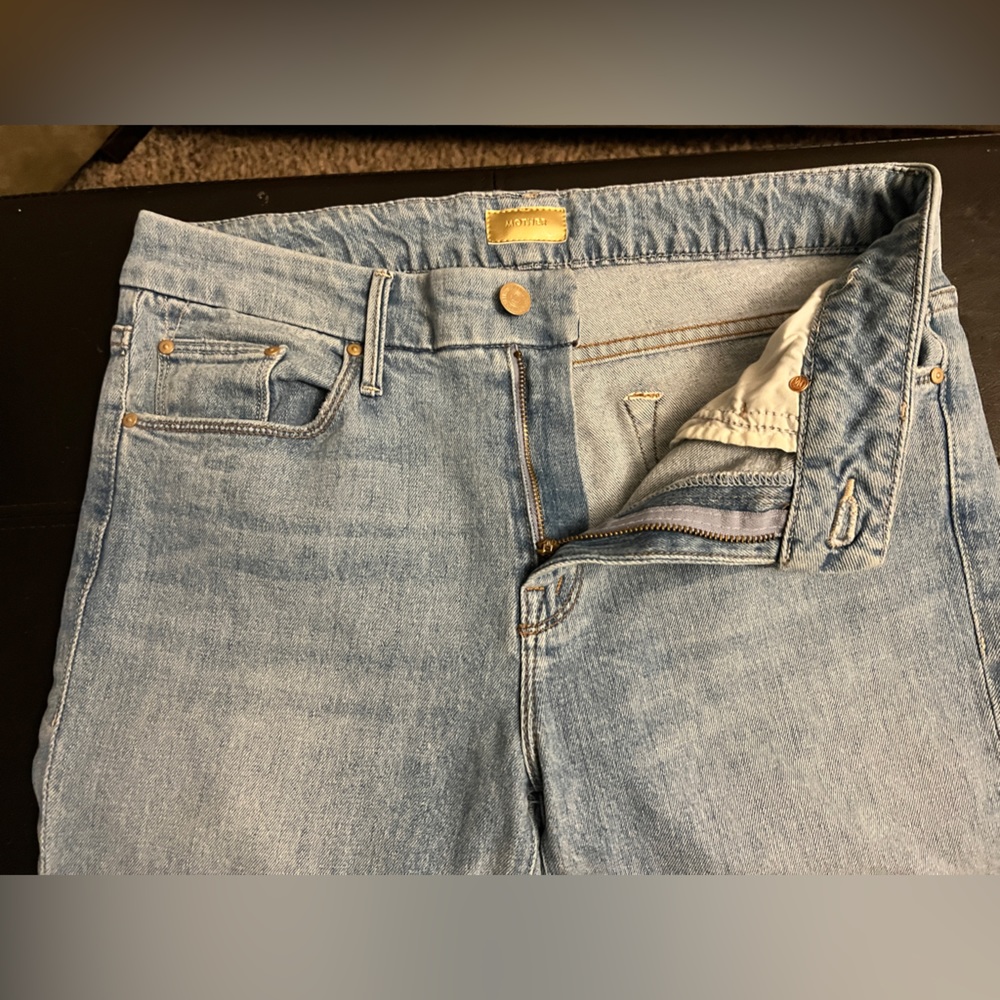 MOTHER denim ~The Looker Ankle Snippet ~in wash “Zapped”